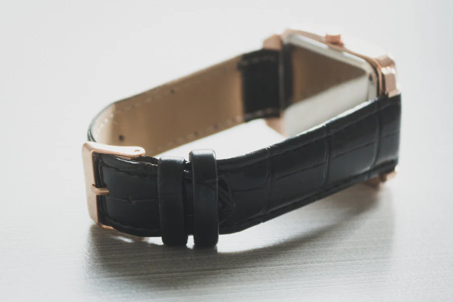 Ladies Rose Gold Traditional Flash Watch - Image 3